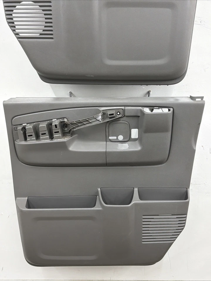 Комплект дверных панелей 03–14 Chevy Express GMC Savana 2500 3500 серый от оригинального производителя - Изображение 2 из 4