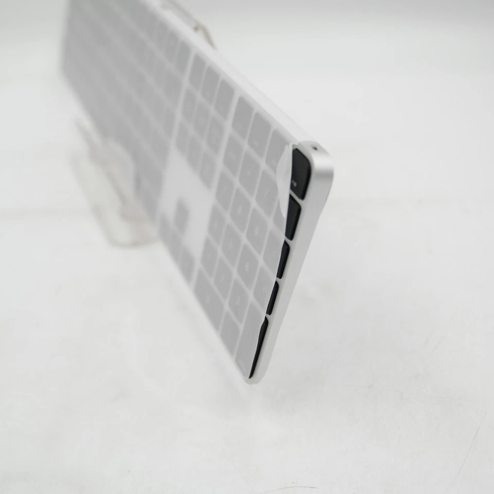 Apple Magic Keyboard w/ Touch ID and Numeric Keypad Model A3119 Black MXK83LL/A - Image 3 of 4