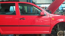 TÜR Vorn Rechts ( 4/5 Türer ) VW Golf 1.6 1 J Farbe Flashrot ( LP3G ) Limousine