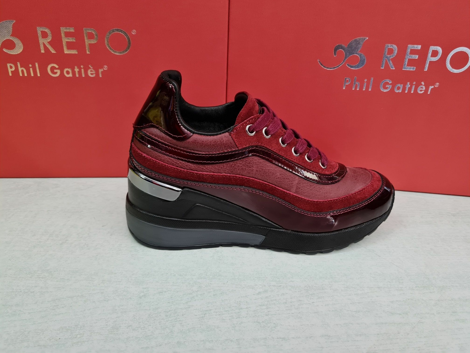 scarpe con zeppa e lacci