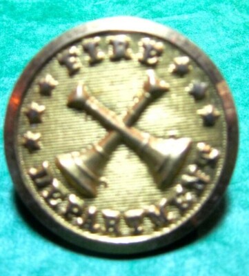 (1) 7/8'' SUPERIOR QUALITY ''2 BUGLES'' FIRE DEPT GOLD METAL UNIFORM BUTTON NOS (V8