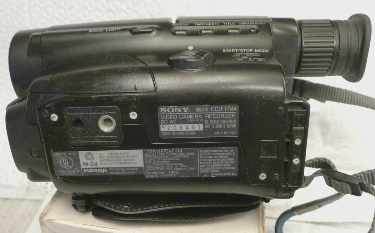 Sony CCD-TR44 Handycam Video 8 Camera Recorder + Hand/Neck Sony CCD-TR44 Handycam Video 8 Camera Recorder + Hand/Neck