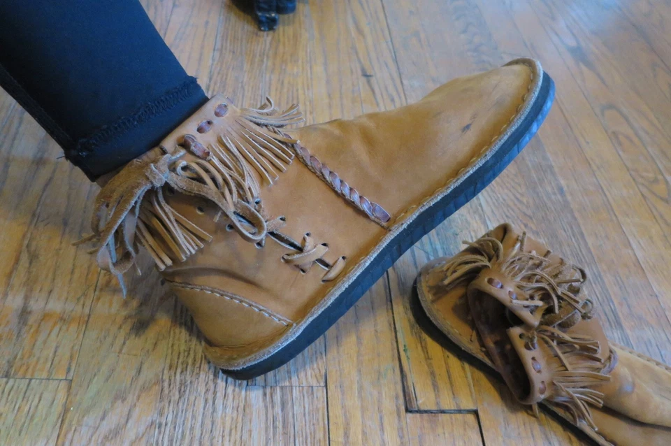 Handmade Moccassins (Native American) leather unisex men's 8.5 tire rubber sole - Image 3 of 4