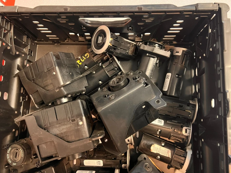 LOT OF CHRYSLER DODGE JEEP KEY FOB IGNITION SWITCH CONTROL MODULES Foto 4 de 4