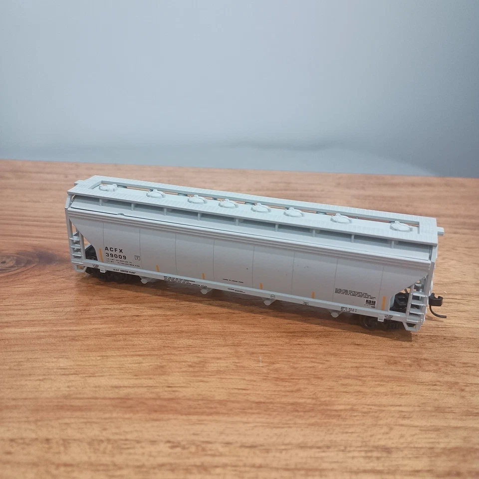 ATLAS N Scale 50 000 649 ACFX 5250 Lifeline Foods #39009 4-Hopper Car NOS  - Image 3 of 4