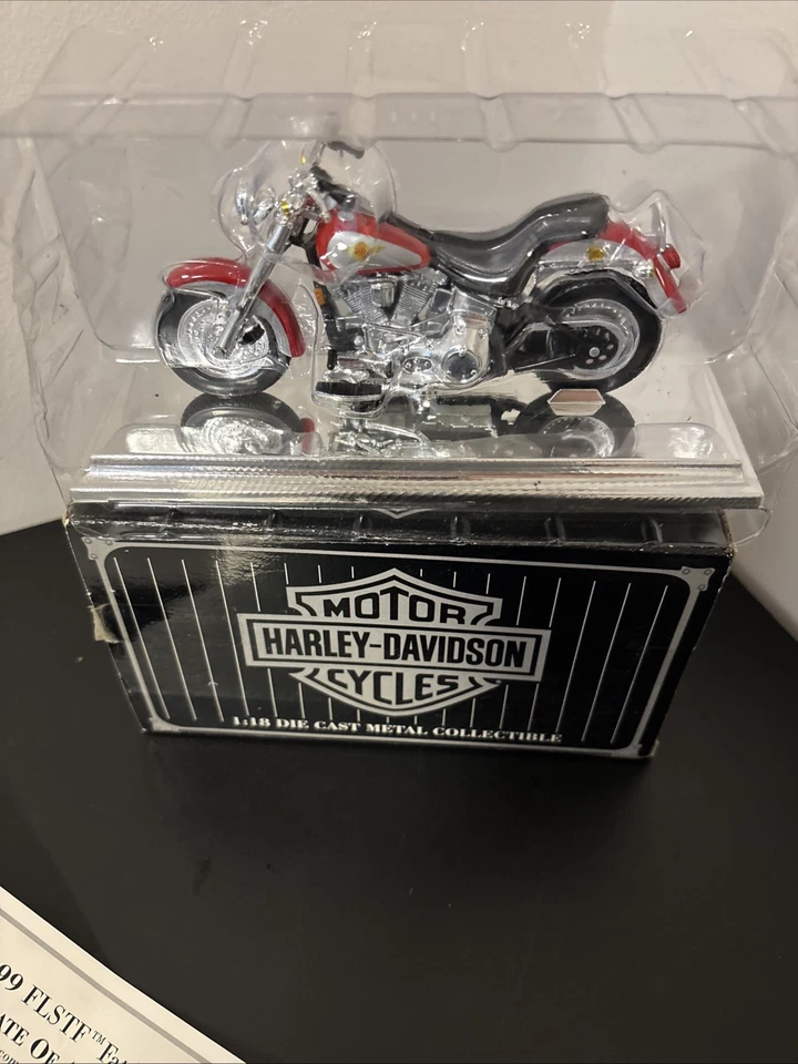 Harley Davidson Fat Boy Maisto escala 1/18 rojo/plateado FLSTF de colección nueva en caja con certificado de autenticidad Foto 4 de 4