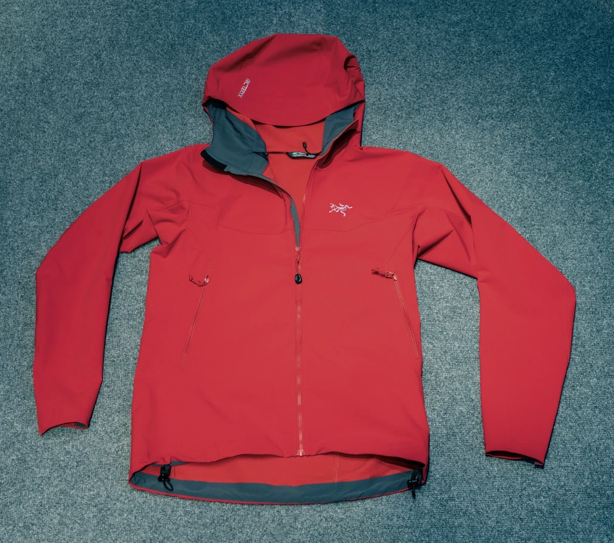 25+ Arc'teryx Red Regular Size Clothing for Men for sale | Updated