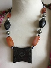 Collier ethnique touareg ébène argent cornaline et verre en très bon état.
