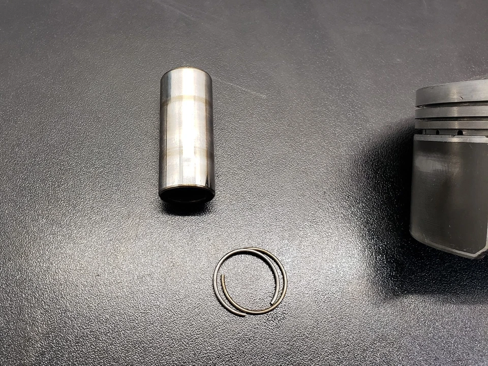 Комплект поршней 2010 - 2011 Honda CR-V K24 B OEM 13020-R40-A00 - Изображение 4 из 4