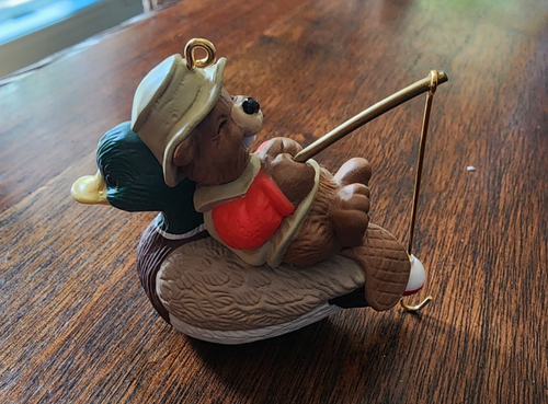 Bobina de recuerdo Hallmark 1995 de colección a lo largo adorno de pesca oso - Imagen 2 de 3