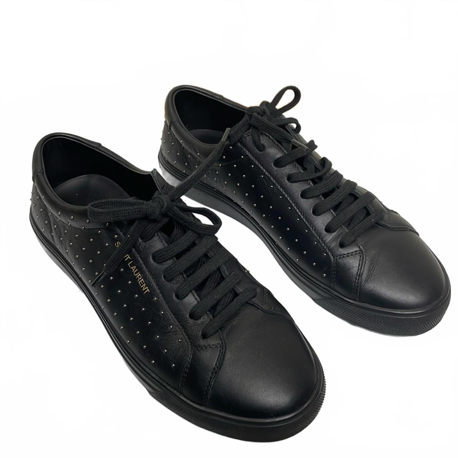 Sneakers basse Saint Laurent Andy in pelle con borchie.