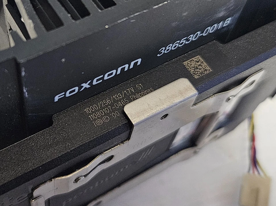 Intel Pentium III 1GHz Slot 1, SL4BS, 256KB, 133MHz FSB, Heatsink & BIG FAN - Image 2 of 3