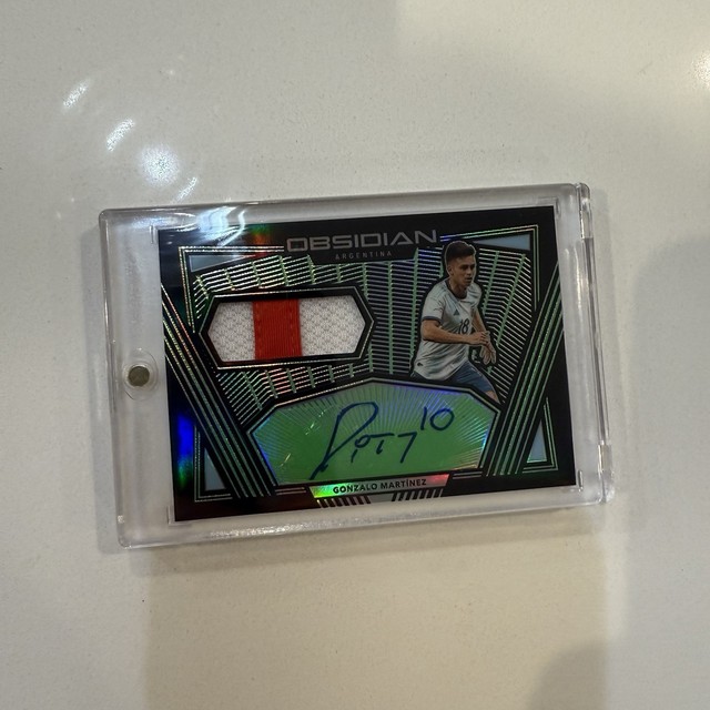 2019-20 Panini Obsidian Jersey Patch Auto Card: Gonzalo Martinez /25
