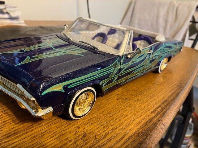 Hot Wheels Mattel Lowrider Magazine '65 Impala 1:18 Scale Diecast Car NICE  LOOK