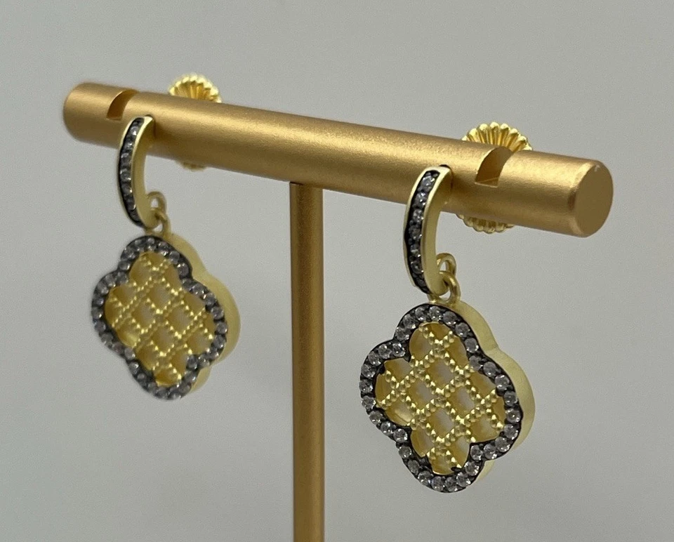 Brincos Freida Rothman madrepérola Brooklyn mosaico cruz trevo NOVO - Imagem 3 de 4