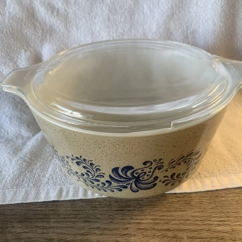 Vintage Pyrex Homestead 1 1/2 Qt. Casserole with Lid 474-B Great Condition