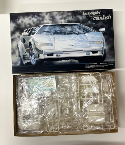 Vintage Model Kit - 1/24 ANNIVERSARY LAMBORGHINI COUNTACH - Fujimi (1989) - Picture 2 of 7