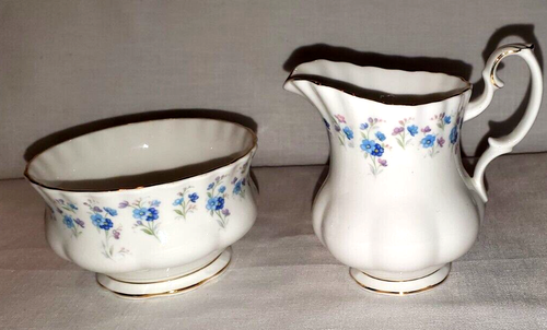 Creamer & Sugar Bowl set Blue Floral Memory Lane Royal Albert Bone China England - Picture 2 of 15