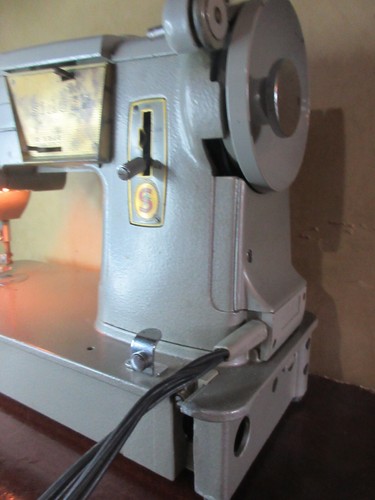 Máquina de coser Singer vintage SN: EX522154 - Imagen 18 de 19