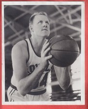 1957  CINCINNATI  ROYALS   TYPE 1  GLOSSY   8 X 10    CLYDE LOVELLETTE   HOF