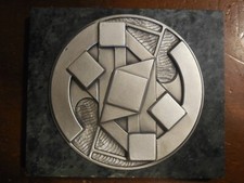 scultura placca i 5 soli del maestro Giò Pomodoro 140x120mm