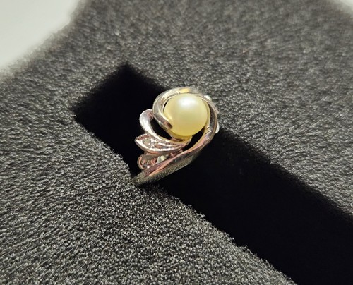 14k White Gold Pearl & Diamond Ring - Picture 2 of 7