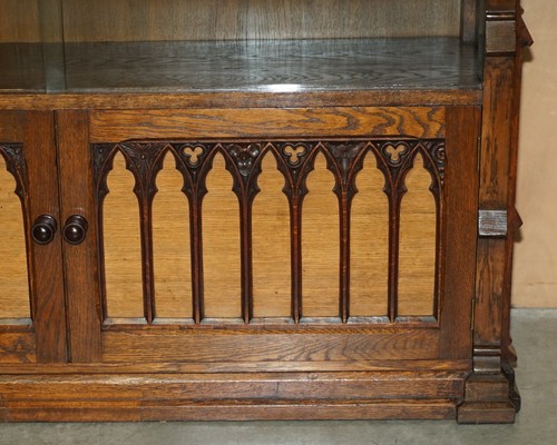 EXQUISITE & IMPORTANT ORNATELY HAND CARVED GOTHIC REVIVAL PUGIN STYLE BOOKCASE - Picture 11 of 20