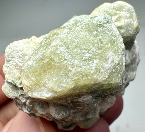 316 Carat Rare White Garnet Gemstone - Natural & Untreated - Pakistan Origin - Picture 2 of 10