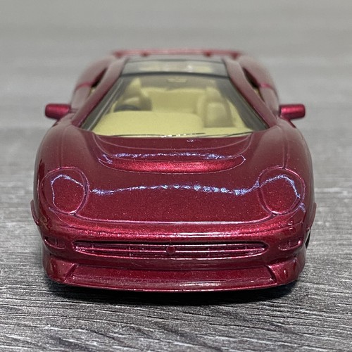 Maisto 1992 Jaguar XJ220 Diecast Model Car Red 1:40 Scale Collectible - Picture 15 of 18