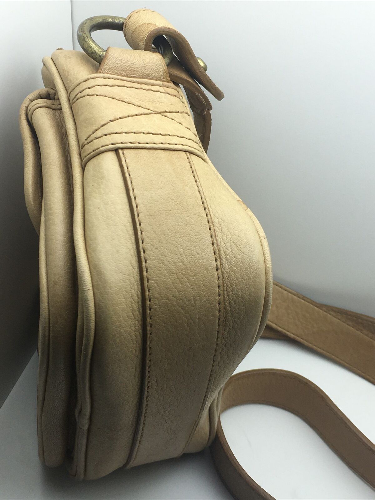 DKNY Tan leather vintage box shape crossbody purs… - image 7