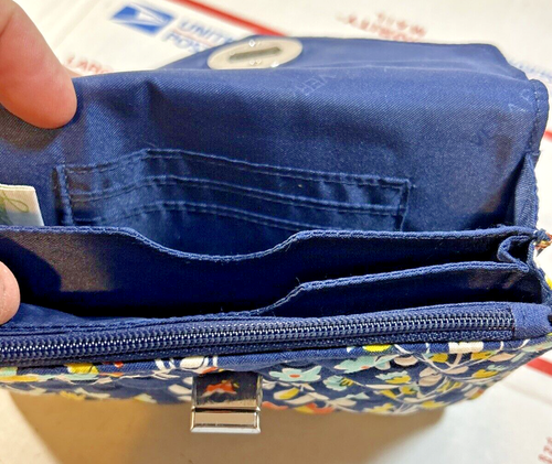 Cartera/muñequera Vera Bradley Turn Lock floral envío rápido gratuito - Imagen 5 de 6