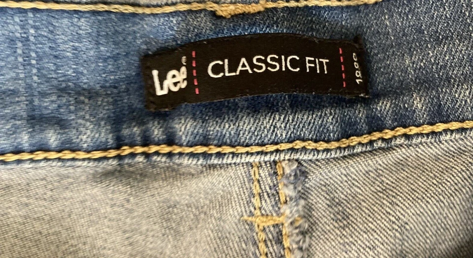 Pantalones de mezclilla Lee Classic Fit para mujer talla 12P pierna recta tiro medio lavado medio Foto 3 de 4