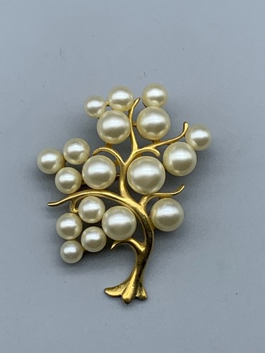 Vintage Gold-Tone Tree with Pearl-like Beads Brooch 2 1/4 inches Tall - Picture 3 of 7