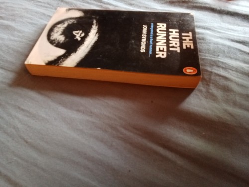 The Hurt Runner by John Symonds (Paperback 1971) - Picture 5 of 7