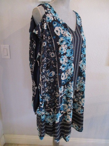 NUEVO VESTIDO LUXOLOGY BLUE ESTAMPADO HOMBRO FRÍO MANGA ABIERTA FORRADO CON ESCOTE EN V - Imagen 2 de 10