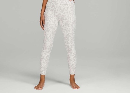 Lululemon Align hoch geschnittene Hose 25" Gepard Tarnmuster antikweiß grau Größe 4 neu mit Etikett - Bild 4 von 16
