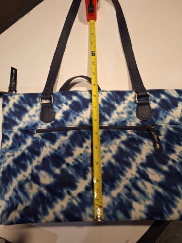 Lily bloom purse handbag tote Tie dye Blue. There are 6 pockets in this tote. - Picture 7 of 8