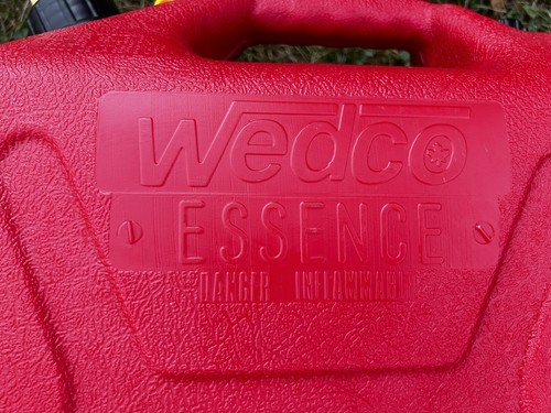 Wedco Essence 5 Gallon Red Plastic Vented Gas Can Pre Ban W540 RARE 81040 Fuel - Picture 2 of 13