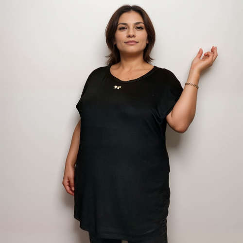 CAMISETA ROCKTHOSECURVES MUJER NEGRA DOBLADILLO SUMERGIDO CON LAZO BRILLANTE - Imagen 5 de 9