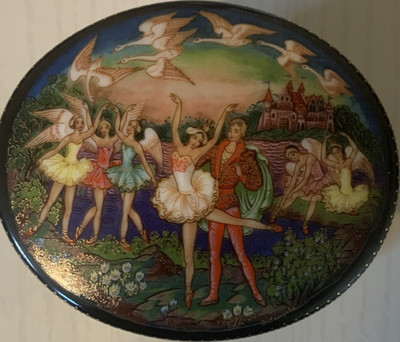 Ardleigh Elliott & Sons Swan Lake Russian Ballet Collectible Music Box