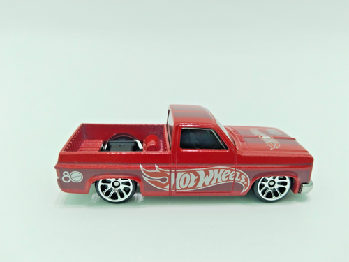 Hot Wheels 2025 '83 Chevy Silverado 80th Anniversary LOOSE form Pack - Foto 6 di 10