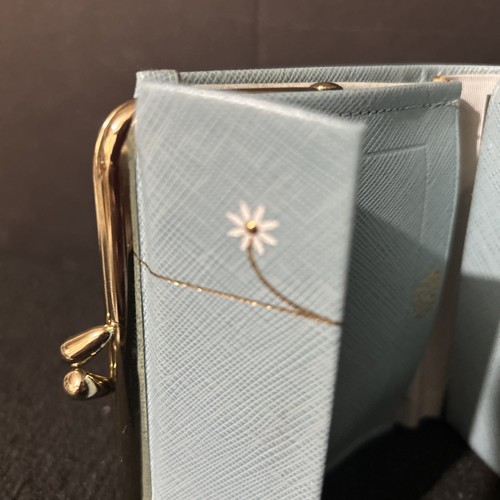 Vintage Lady Buxton Wallet New NOS Light Blue Gold Leather Daisy 60s Midcentury - Picture 5 of 7