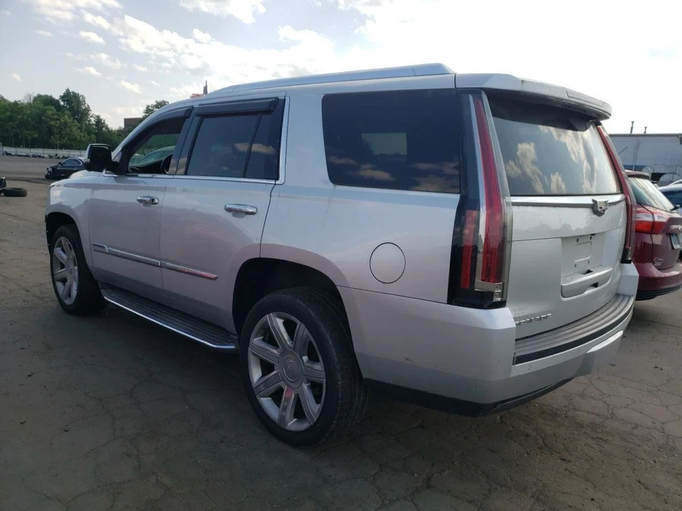 Used Rear Left Door Assembly Rear Side fits: 2016 Cadillac Escalade privacy tint Foto 2 de 4