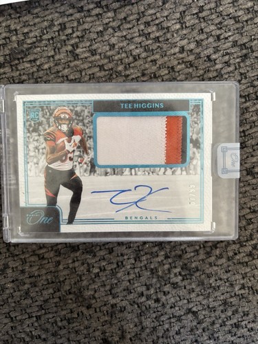 2020 Panini One - Rookie Patch Autographs Tee Higgins #10 Blue /99 (AU, MEM, RC)