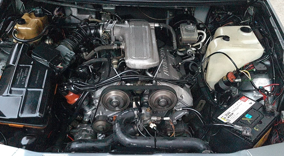 Alfa Romeo 90 Super V6 2.5L Busso Suit Parts Repair. Low KM. Running. Driving. - image 4 of 4