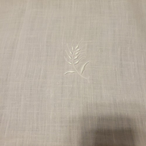 Vtg Embroidered Light Pink Tablecloth With Embroidered White Flowers - Picture 6 of 6