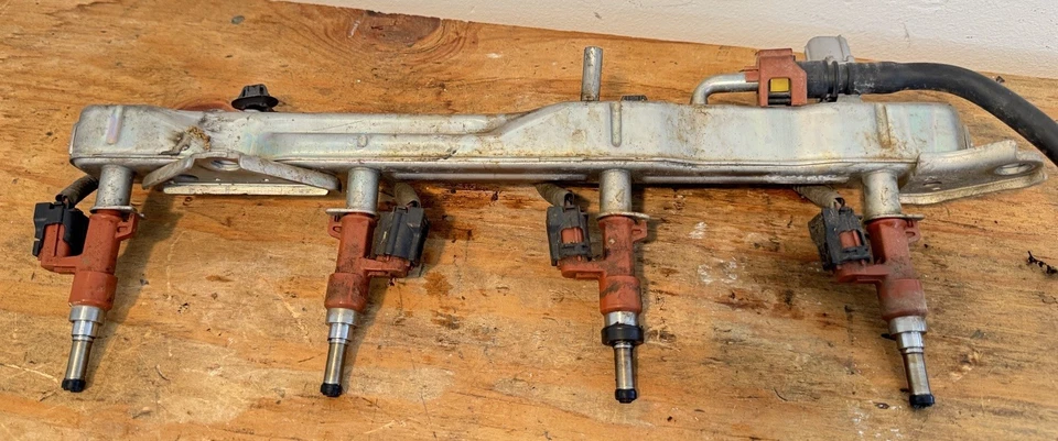 Juego de inyectores de combustible de riel de combustible superior Lexus LS460 2007-2012 OEM Foto 4 de 4