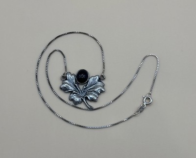 Vintage 925 Sterling Silver Black Onyx Leaf Design Necklace