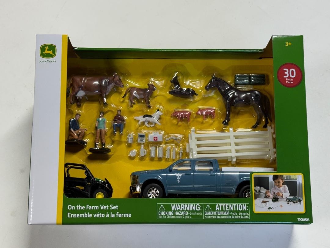 ERTL JOHN DEERE ON THE FARM 30 Piece VET SET 1/32 47552