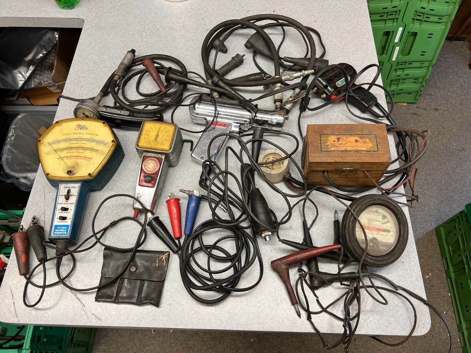 Mechanics/Collectors lot of old Car testing tools, including a Snap-On MT 302
